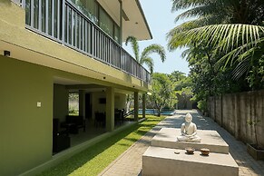 Moi Dambulla by DBI
