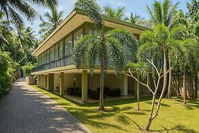 Moi Dambulla by DBI