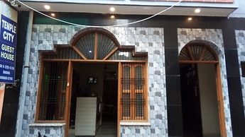 Goroomgo Temple City guest house
