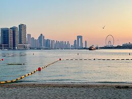 Infinity Pool and Beachfront Apartments - Seven Palm