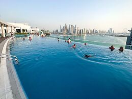 Infinity Pool and Beachfront Apartments - Seven Palm