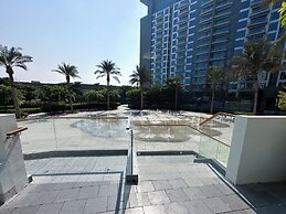 Infinity Pool and Beachfront Apartments - Seven Palm