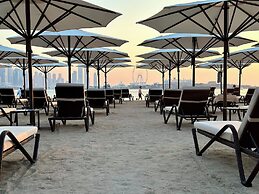 Infinity Pool and Beachfront Apartments - Seven Palm