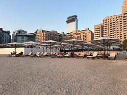 Infinity Pool and Beachfront Apartments - Seven Palm