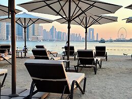 Infinity Pool and Beachfront Apartments - Seven Palm