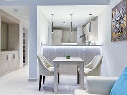 Infinity Pool and Beachfront Apartments - Seven Palm