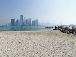 Infinity Pool and Beachfront Apartments - Seven Palm