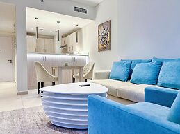 Infinity Pool and Beachfront Apartments - Seven Palm