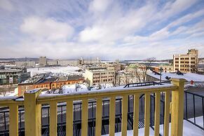 Remparts 2 Bed w Private terrace & sauna
