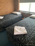 Colonial motor inn