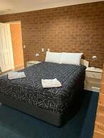 Colonial motor inn