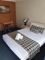 Colonial motor inn