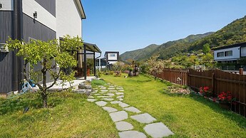Danyang Greennarae Dokche Poolvilla Pens
