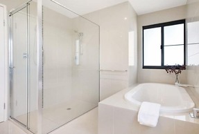 Zenlux 4BR Waterfront Penthouse Pad 270 Panoroma