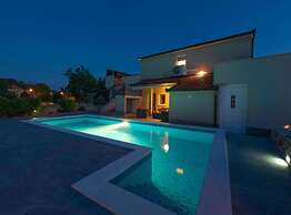 Charming Villa Peso