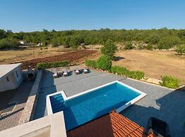 Charming Villa Peso
