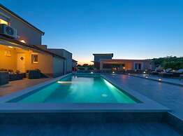 Charming Villa Peso