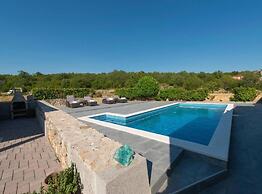 Charming Villa Peso