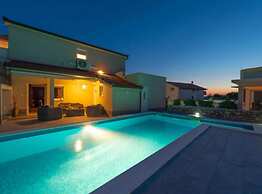 Charming Villa Peso