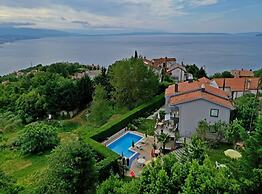 Tranquil Spacious Villa With Private Pool