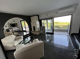 Tranquil Spacious Villa With Private Pool