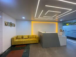 Hotel Yellow House