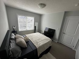 Cozy Whitby Retreat - 2 Bedroom Private House