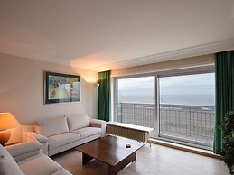 Sleek Apartment w/ Dual Terraces
