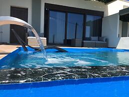 The Diamond of Kriaritsi private pools