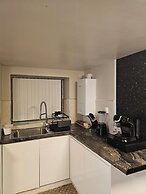 Basement Apartment Near City Centre
