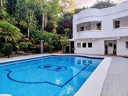 Alma Vida Hotel