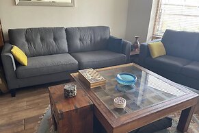 Lovely 2-bed Apartment -sleeps 5 & Parking