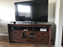 Lovely 2-bed Apartment -sleeps 5 & Parking