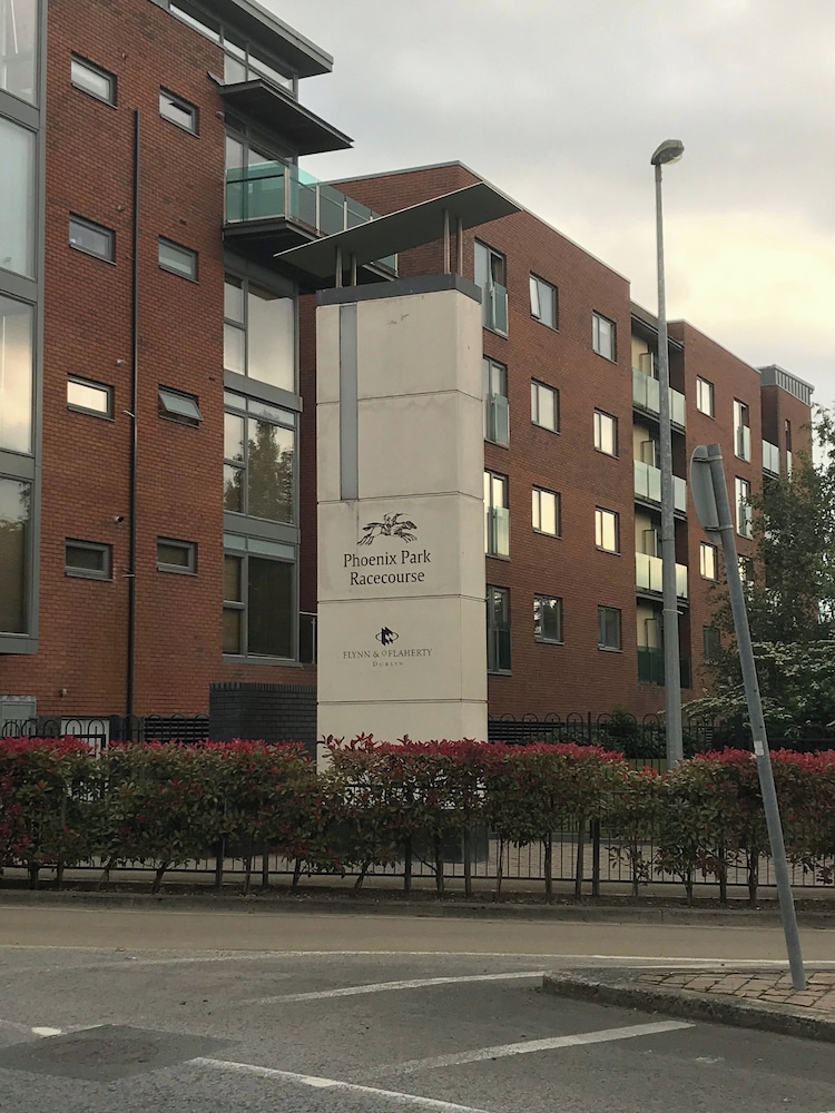 Lovely 2-bed Apartment -sleeps 5 & Parking