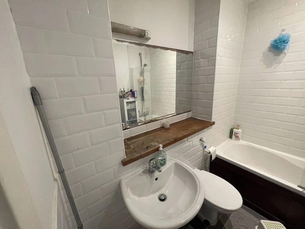 Lovely 2-bed Apartment -sleeps 5 & Parking