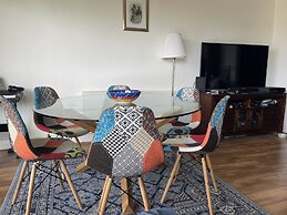 Lovely 2-bed Apartment -sleeps 5 & Parking