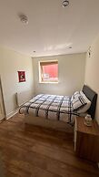 Lovely 2-bed Apartment -sleeps 5 & Parking