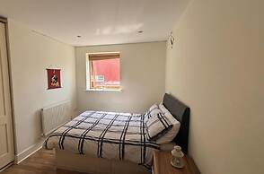 Lovely 2-bed Apartment -sleeps 5 & Parking