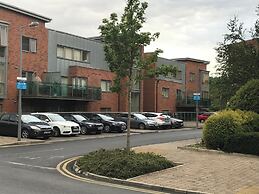 Lovely 2-bed Apartment -sleeps 5 & Parking