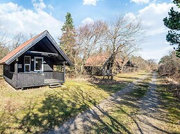 Cabin in Camping Resort-shared Bathroom