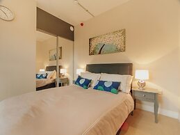 Chic & Cheerful 1bedroom in Historic Building
