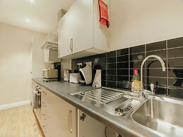 Chic & Cheerful 1bedroom in Historic Building