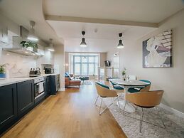 Stunning Quiet Apartment in Historic Building