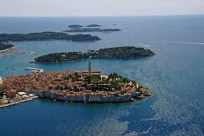 Rovinj Seaside Apartment for 3