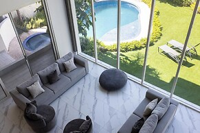 Luxurious Getaway w Private Pool Garden