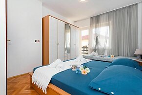 Spacious 2 Bedroom Apartment With Balcony