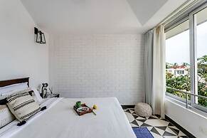 Modern 2bhk w Rooftop Pool 10 Mins Drive to Beach