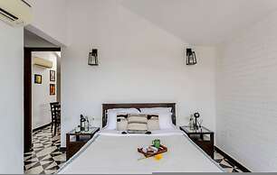 Modern 2bhk w Rooftop Pool 10 Mins Drive to Beach