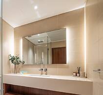 LUX The Marina Gate Sea View Suite