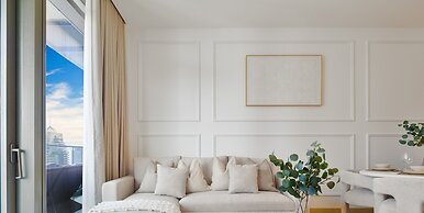 LUX The Marina Gate Sea View Suite